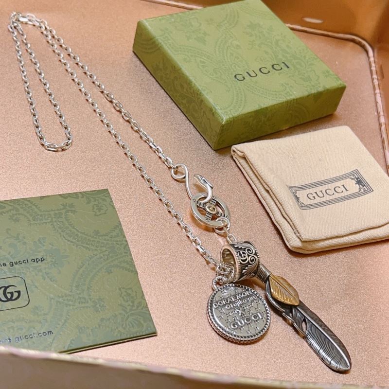 G*u*i necklaces